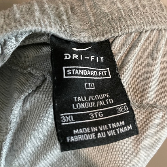 Nike | Men's Athletic Shorts | 3XL - Picture 3 of 5